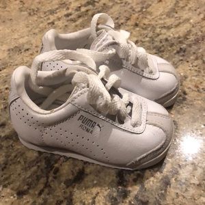 Puma baby tennis shoes size 4